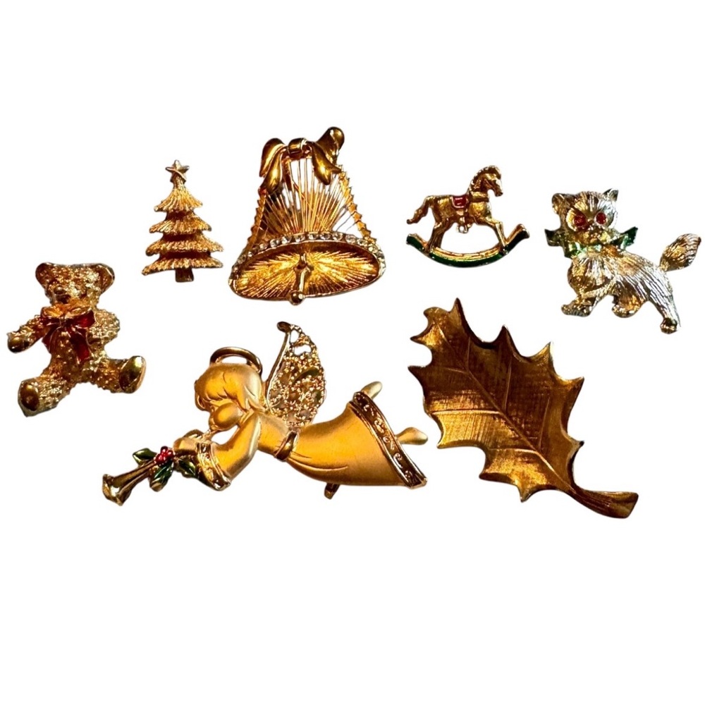 Vintage Christmas Brooch/Pin Bundle of 7 
All Goldtone in Great Condition